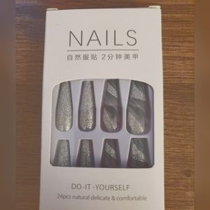 Easy application Press on nails